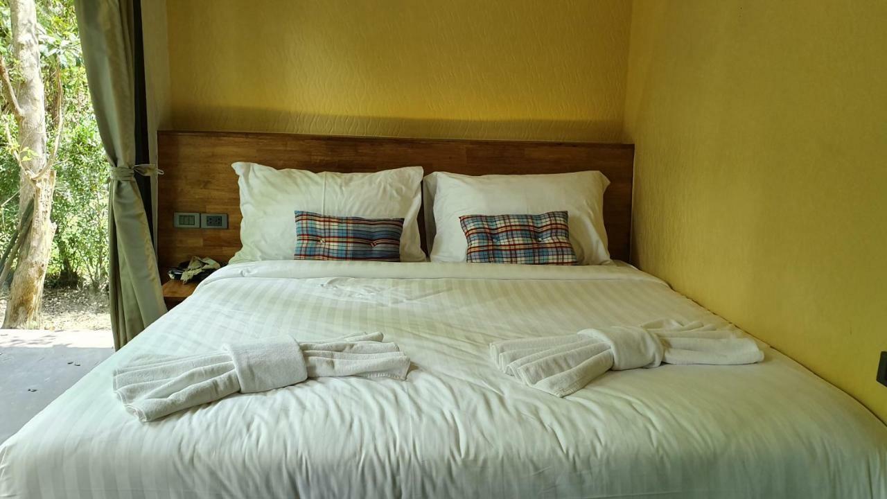 Hotel Hug Rimtharn Ban Khao Klom Exterior foto